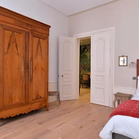 Le Parc Apartment *