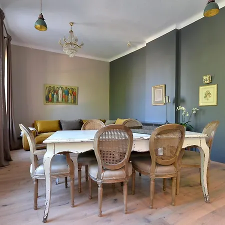 Le Parc Apartment *
